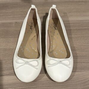 Ivory classic ballet flats